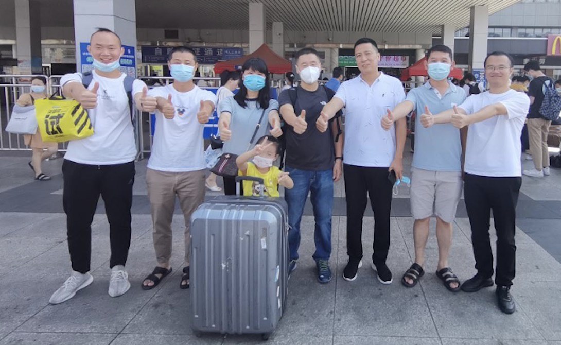 万里赴戎机,关山度若飞 ——送同事赴海外有感